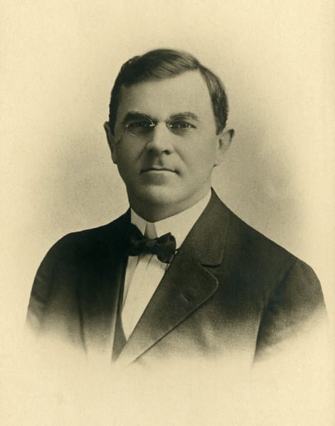 Charles Fey ผู้คิดค้นเครื่องเกมสล็อต เครื่องแรกของโลก